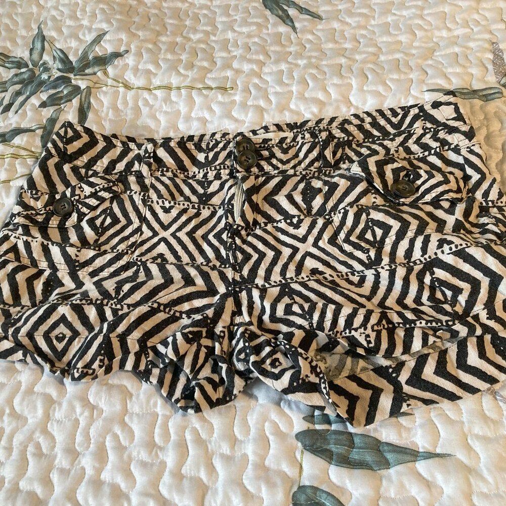 Love | tree print linen shorts